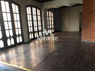 Casa Para Vender com 4 quartos no bairro Santa Mônica em Feira De Santana