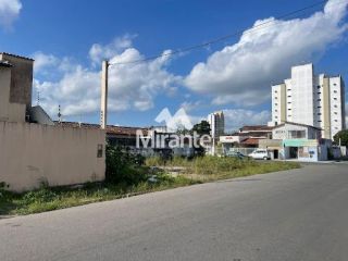 Lote / Terreno de Bairro Para Vender no bairro Capuchinhos em Feira De Santana