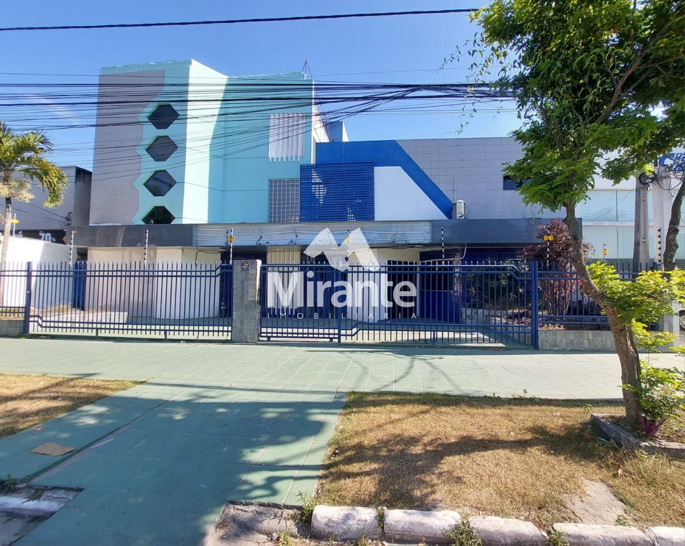 Edifício Comercial Para Alugar no bairro Santa Mônica em Feira De Santana