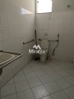 Prédio / Edifício Inteiro Comercial Para Alugar no bairro Centro em Feira De Santana