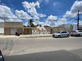 Casa Para Alugar com 3 quartos sendo 1 suítes no bairro Capuchinhos em Feira De Santana