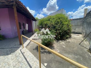 Casa Para Alugar com 3 quartos sendo 1 suítes no bairro Capuchinhos em Feira De Santana