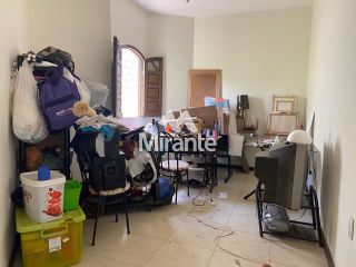 Casa Para Alugar com 3 quartos sendo 1 suítes no bairro Capuchinhos em Feira De Santana