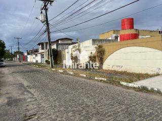 Casa Para Vender com 5 quartos sendo 3 suítes no bairro Lagoa Salgada em Feira De Santana