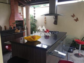 Casa de Condomínio Para Vender com 4 quartos sendo 1 suítes no bairro Santa Mônica em Feira De Santana