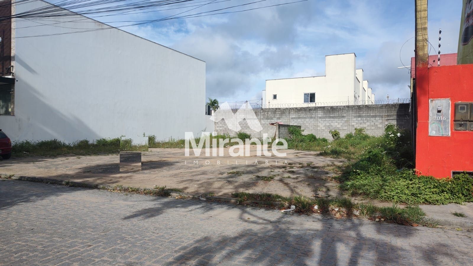 Lote / Terreno de Bairro Para Alugar no bairro Sim em Feira De Santana