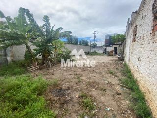 Lote / Terreno de Bairro Para Vender no bairro Santa Mônica em Feira De Santana