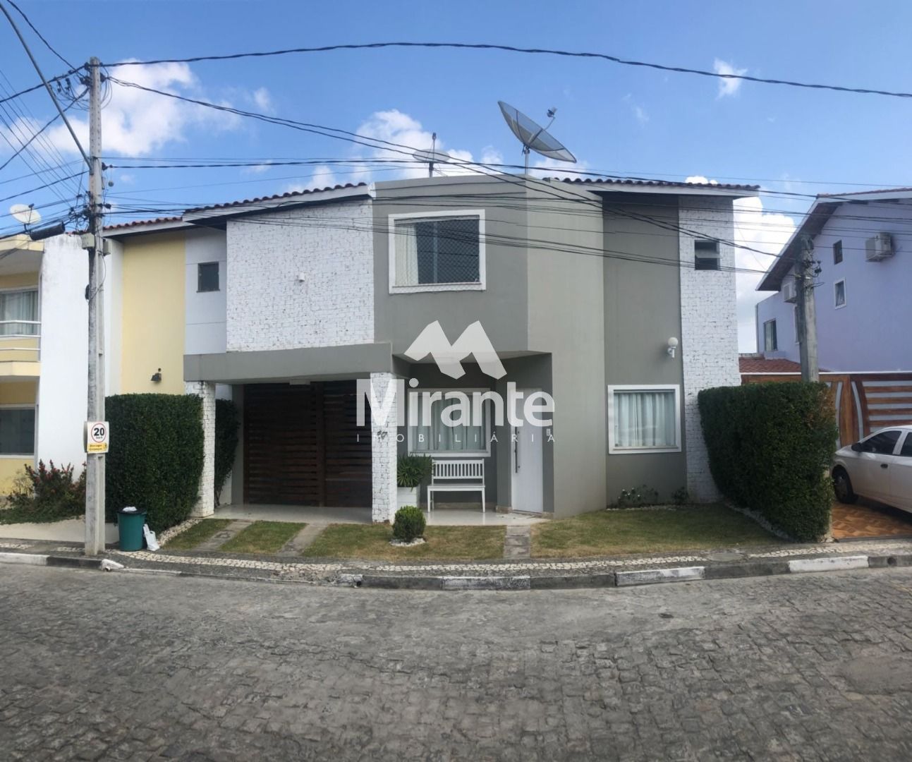 Casa de Condomínio Para Vender com 4 quartos com 4 suítes no bairro Lagoa Salgada em Feira De Santana