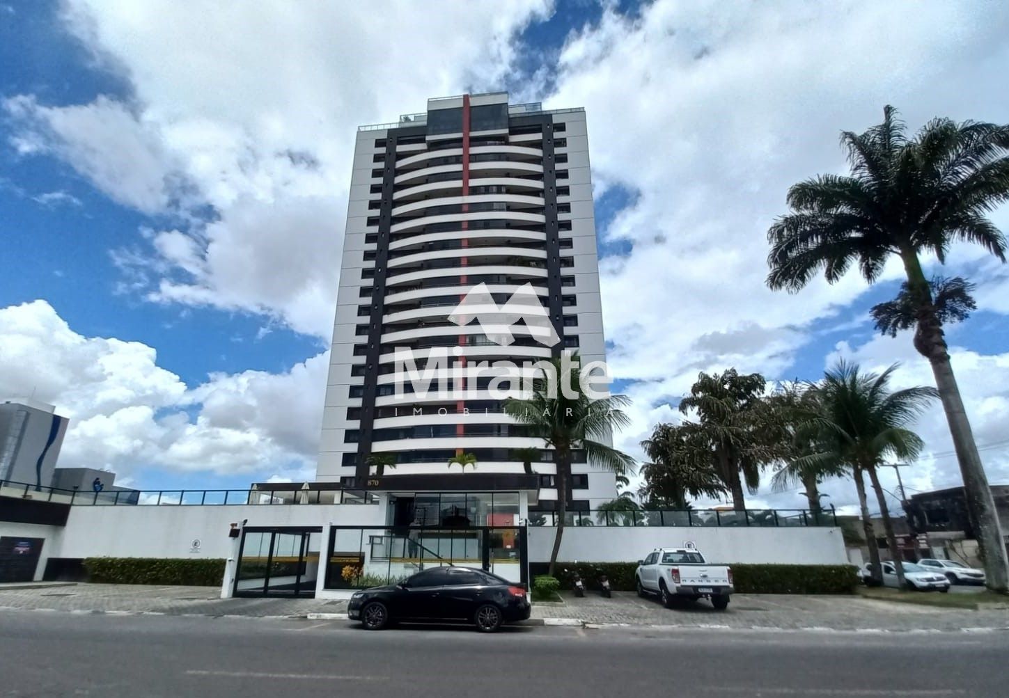 Apartamento Para Vender com 4 quartos sendo 2 suítes no bairro Ponto Central em Feira De Santana