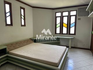 Casa Para Vender com 4 quartos sendo 2 suítes no bairro Ponto Central em Feira De Santana