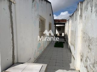 Casa Para Vender com 3 quartos no bairro Capuchinhos em Feira De Santana