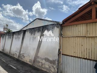 Casa Para Vender com 3 quartos no bairro Capuchinhos em Feira De Santana