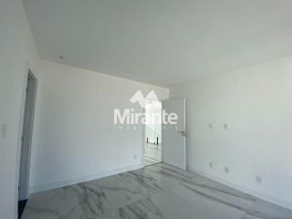 Casa de Condomínio Para Vender com 4 quartos sendo 4 suítes no bairro Papagaio em Feira De Santana