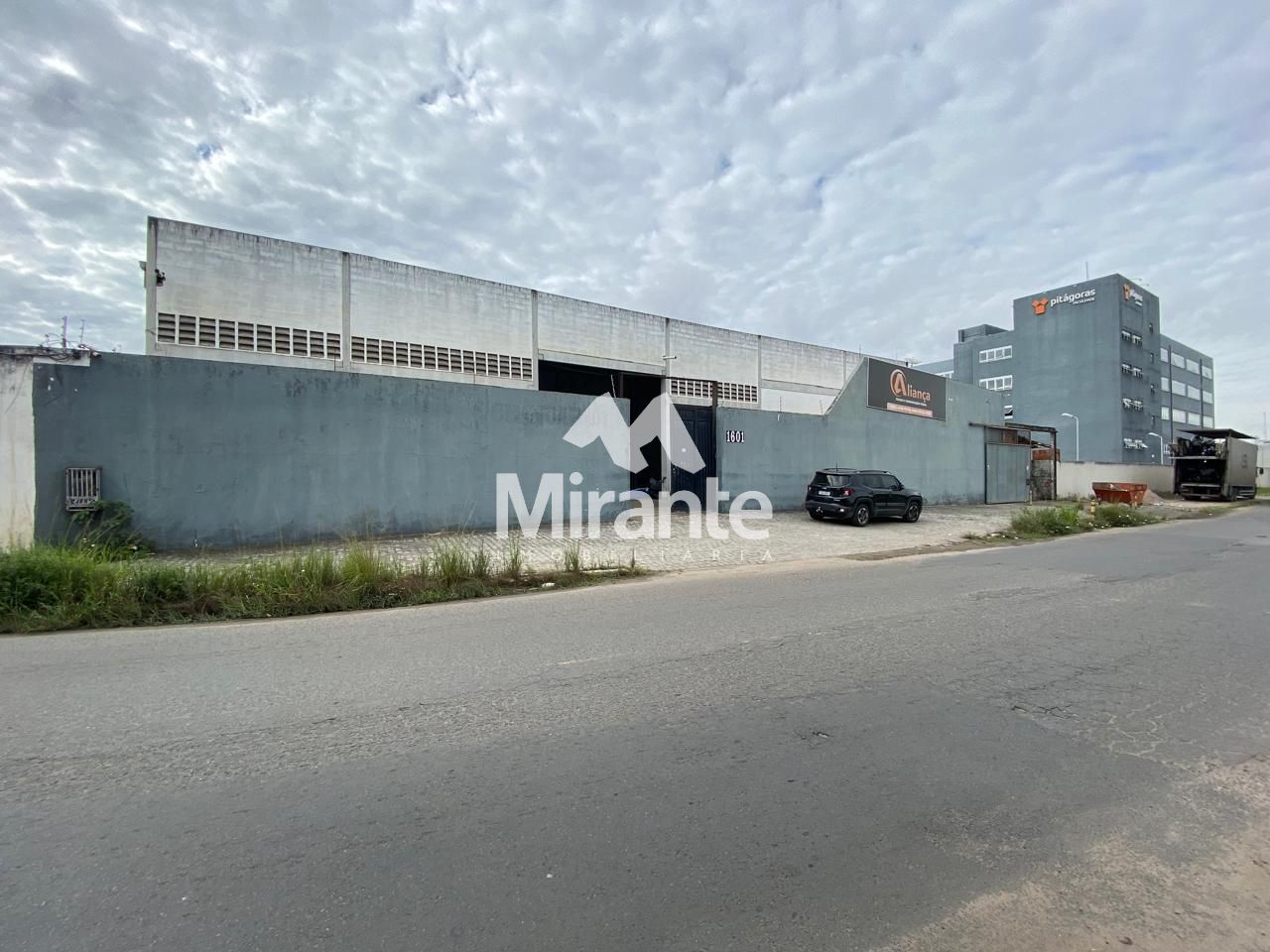 Galpão / Depósito / Armazém Para Alugar no bairro Baraúna em Feira De Santana