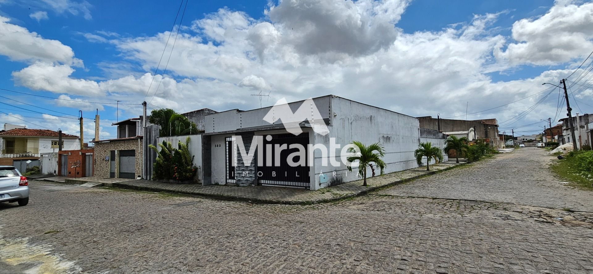 Casa Para Vender com 3 quartos sendo 1 suítes no bairro Tomba em Feira De Santana