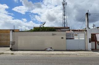 Casa Para Vender com 3 quartos sendo 1 suítes no bairro Chácara São Cosme em Feira De Santana