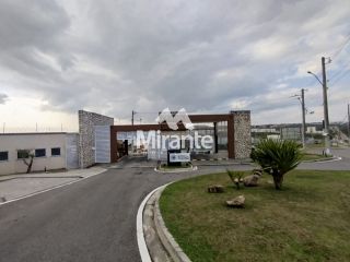 Casa de Condomínio Para Vender com 3 quartos sendo 1 suítes no bairro Nova Esperança em Feira De Santana