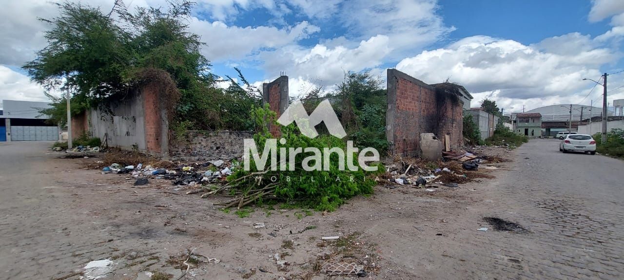 Lote / Terreno de Bairro Para Vender no bairro Conceição em Feira De Santana