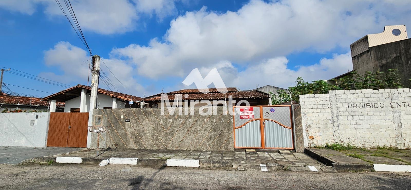 Casa Para Vender com 3 quartos sendo 1 suíte no bairro Santa Mônica em Feira De Santana