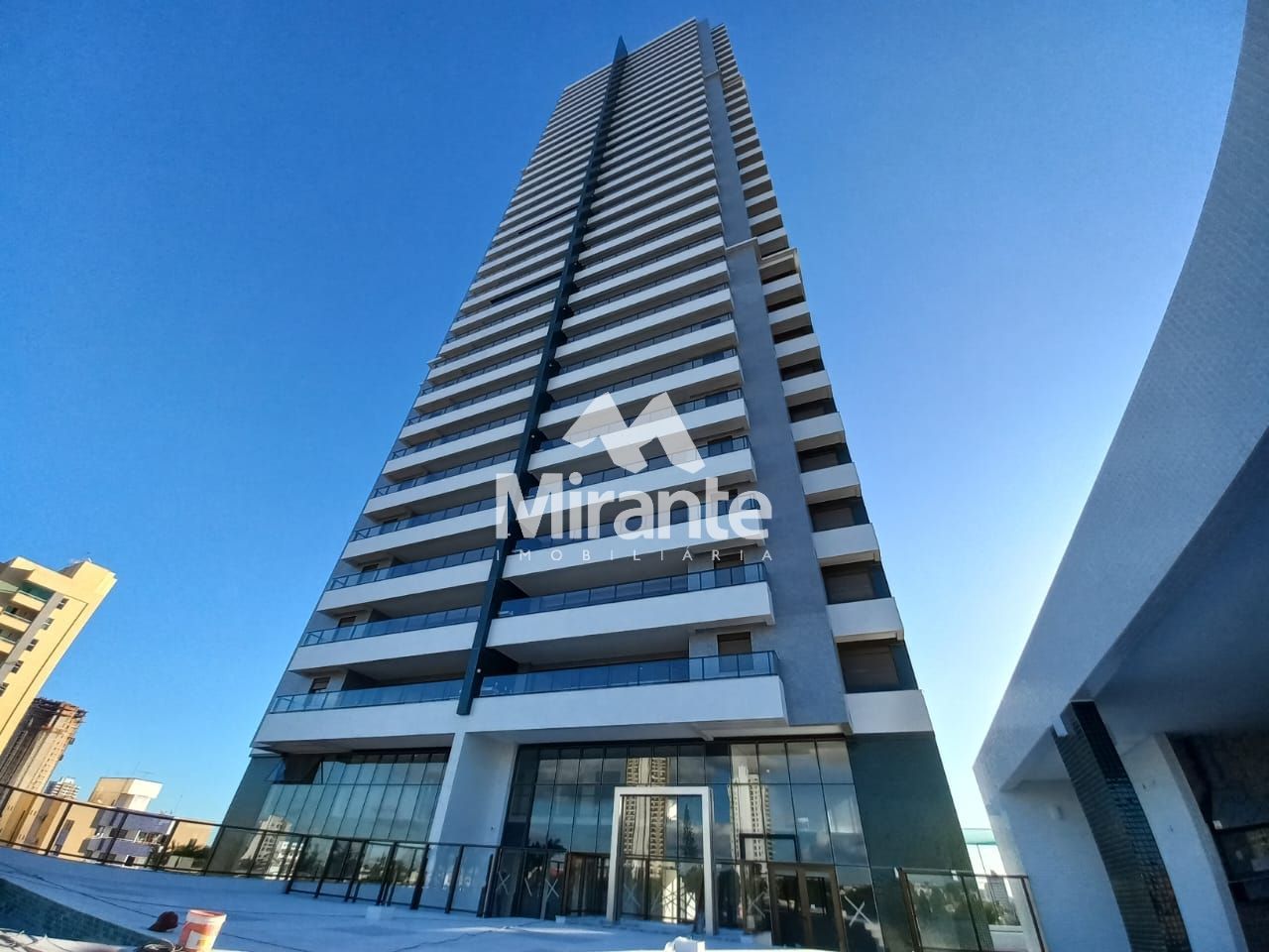 Apartamento Para Vender com 3 quartos sendo 3 suítes no bairro Santa Mônica em Feira De Santana