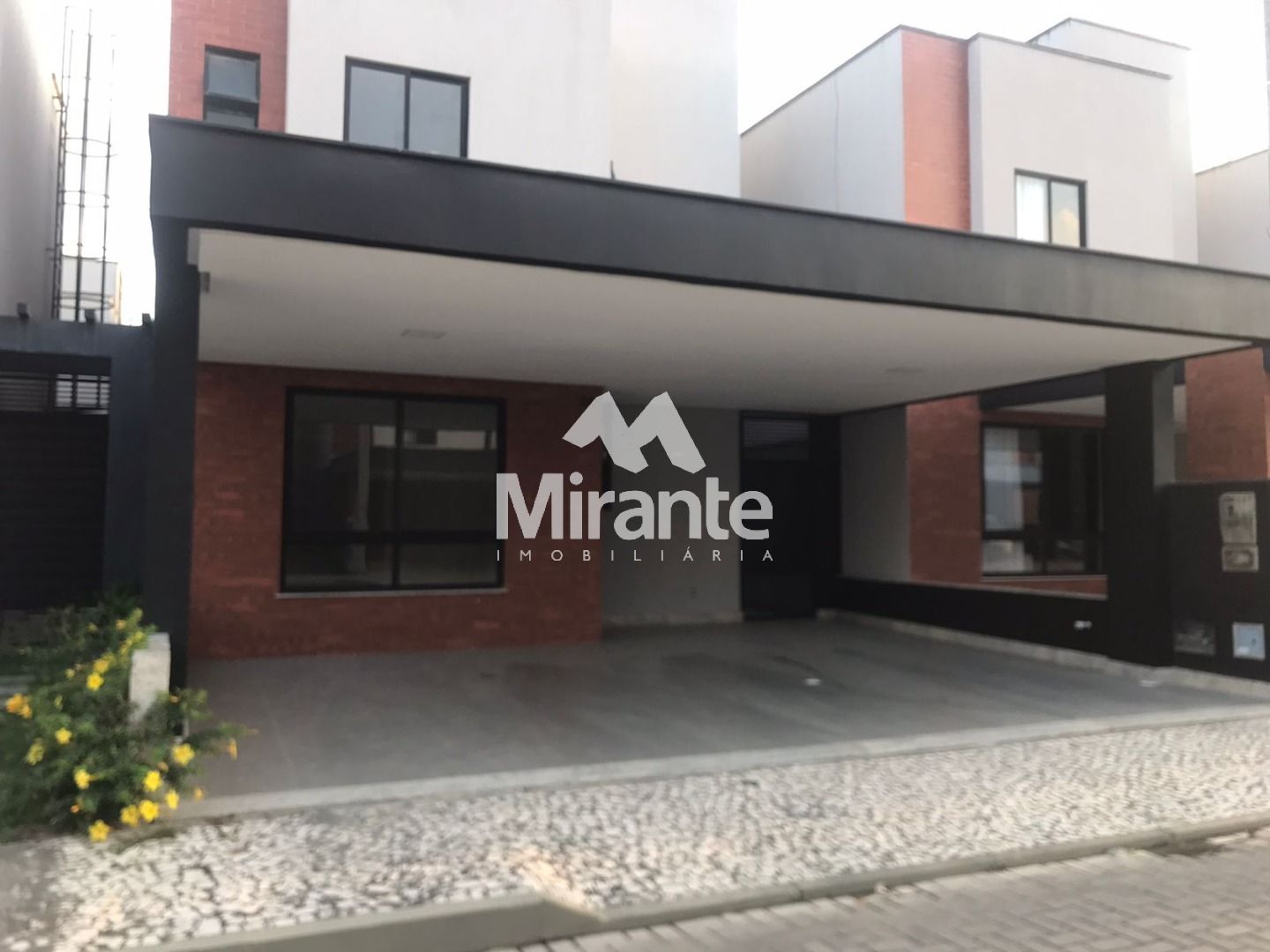 Casa de Condomínio Para Vender com 3 quartos sendo 3 suítes no bairro Sim em Feira De Santana