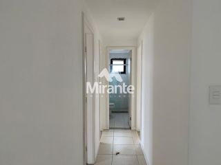 Apartamento Para Alugar com 3 quartos sendo 1 suítes no bairro Santa Mônica em Feira De Santana