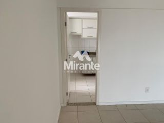 Apartamento Para Alugar com 3 quartos sendo 1 suítes no bairro Santa Mônica em Feira De Santana