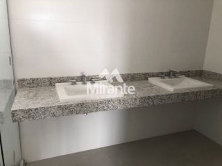 Apartamento Para Alugar com 3 quartos sendo 3 suítes no bairro Santa Mônica em Feira De Santana