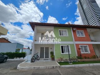 Casa de Condomínio Para Vender com 3 quartos sendo 2 suítes no bairro Santa Mônica em Feira De Santana