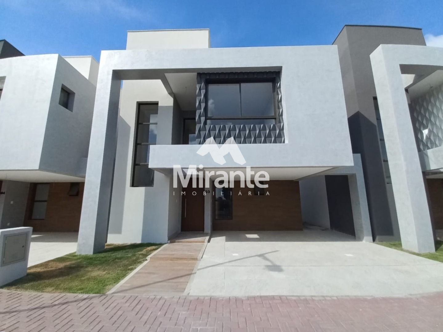 Casa de Condomínio Para Vender com 4 quartos sendo 2 suítes no bairro Lagoa Salgada em Feira De Santana