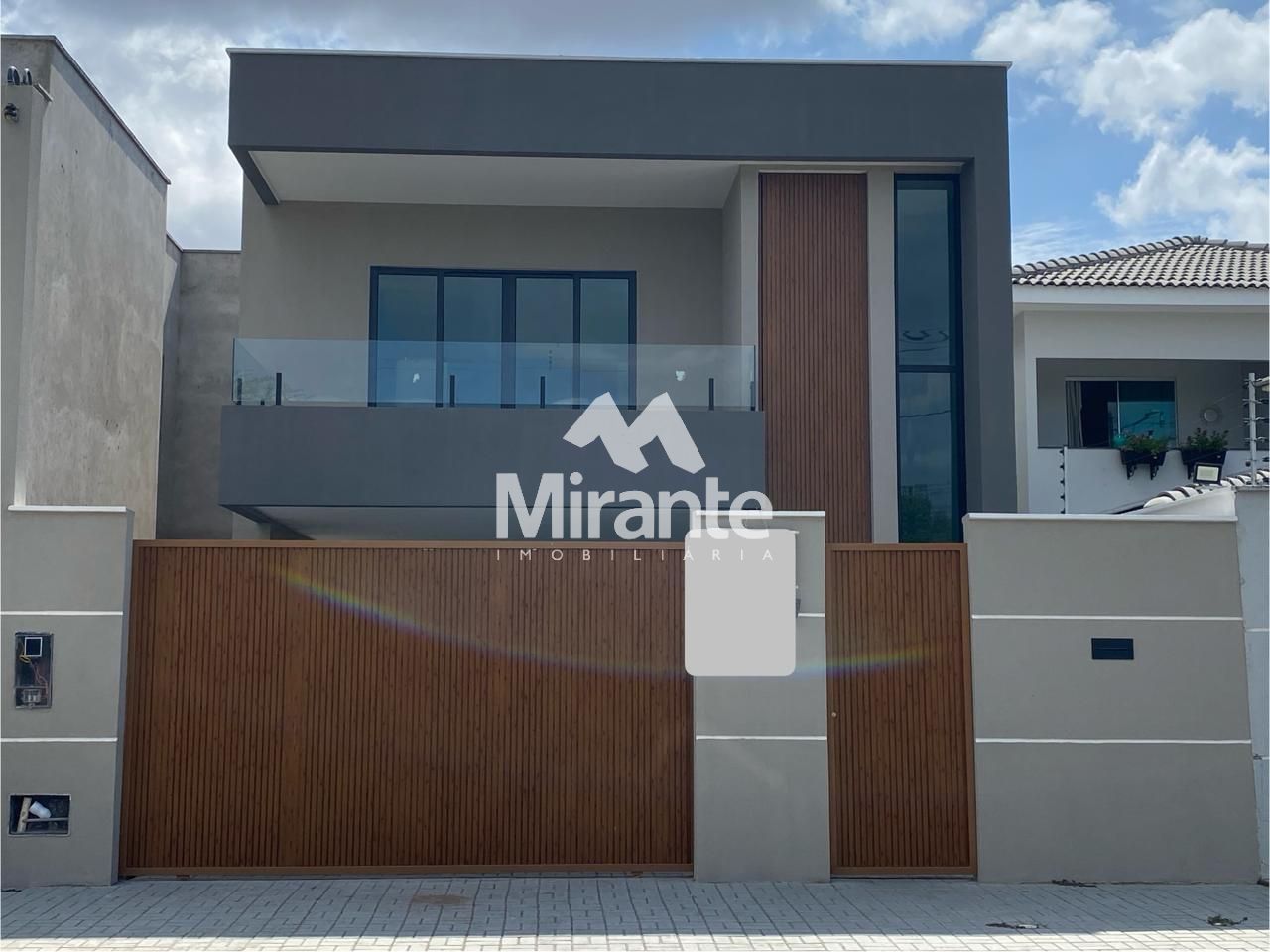 Casa Para Vender com 4 quartos sendo 3 suítes no bairro Sim em Feira De Santana