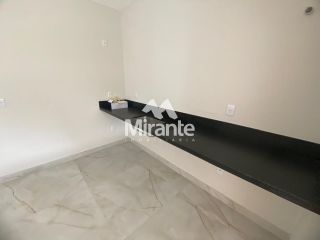 Casa Para Vender com 4 quartos sendo 3 suítes no bairro Sim em Feira De Santana