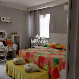 Casa Para Vender com 3 quartos sendo 1 suítes no bairro Santa Mônica em Feira De Santana