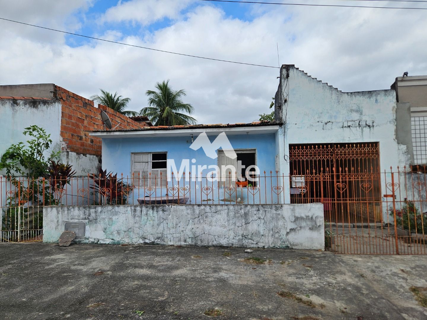 Casa Para Vender com 3 quartos no bairro Jardim Acácia em Feira De Santana