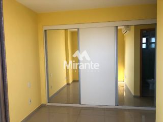 Apartamento Para Alugar com 3 quartos sendo 1 suíte no bairro Santa Mônica em Feira De Santana