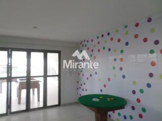 Apartamento Para Alugar com 3 quartos sendo 2 suítes no bairro Santa Mônica em Feira De Santana