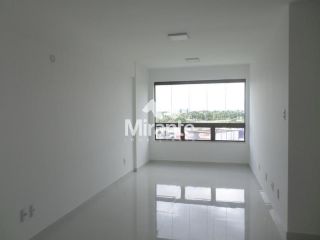 Apartamento Para Alugar com 3 quartos sendo 2 suítes no bairro Santa Mônica em Feira De Santana