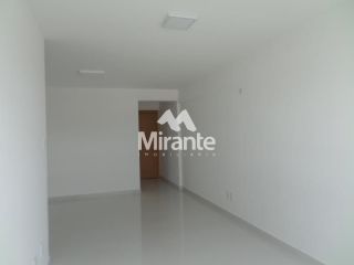 Apartamento Para Alugar com 3 quartos sendo 2 suítes no bairro Santa Mônica em Feira De Santana