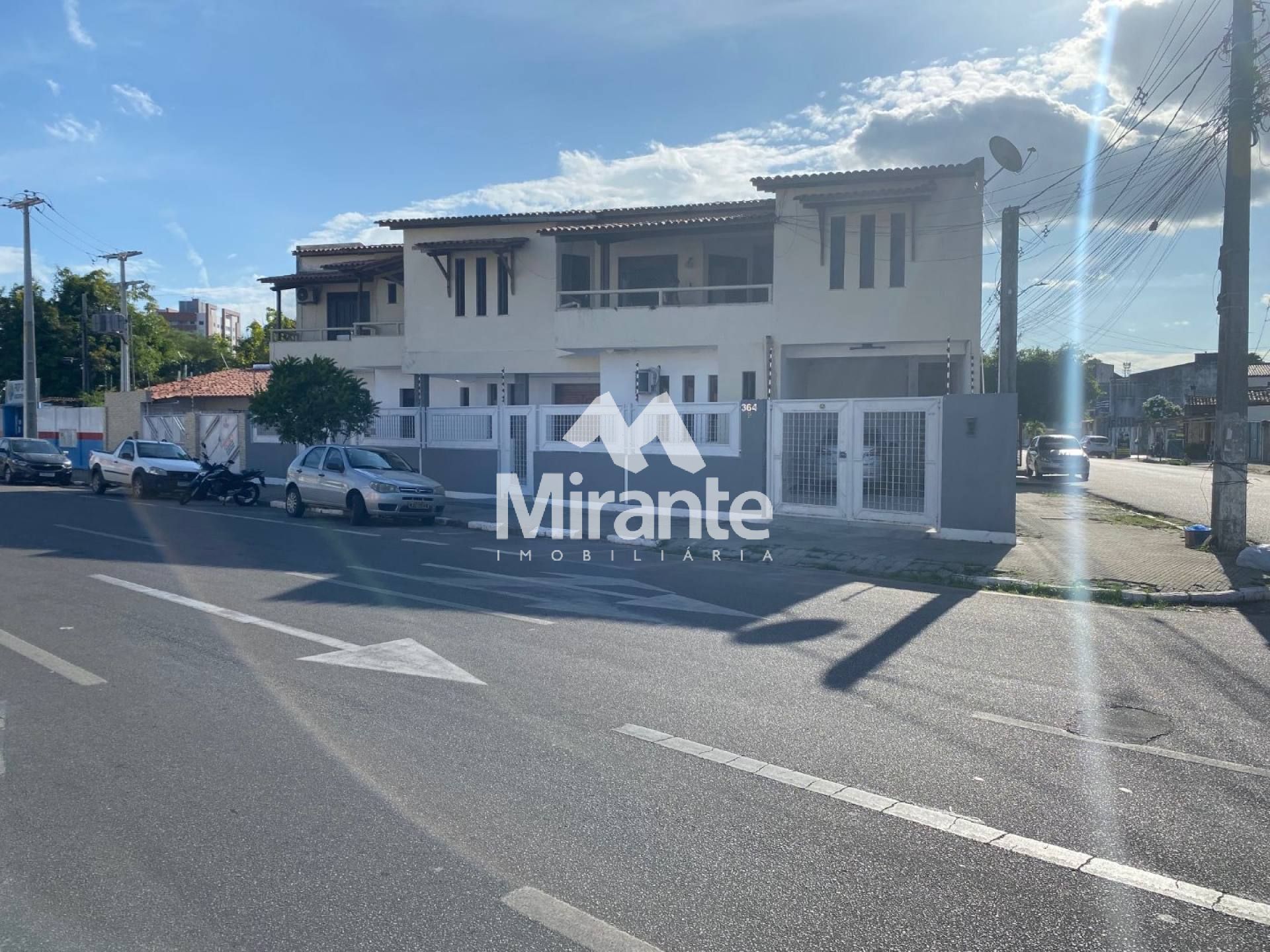 Casa Para Alugar com 4 quartos sendo 1 suíte no bairro Serraria Brasil em Feira De Santana