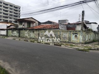 Casa Para Alugar com 3 quartos no bairro Capuchinhos em Feira De Santana
