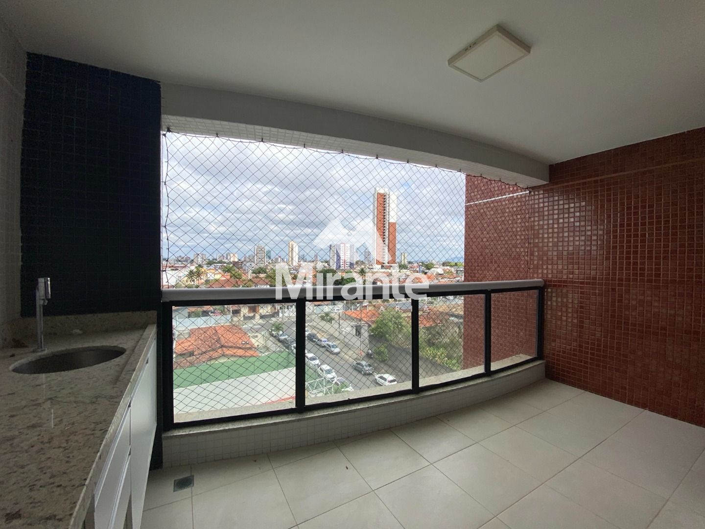 Apartamento Para Alugar com 3 quartos sendo 1 suíte no bairro Santa Mônica em Feira De Santana