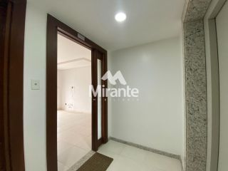 Apartamento Para Alugar com 3 quartos sendo 1 suíte no bairro Santa Mônica em Feira De Santana