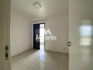 Apartamento Para Alugar com 3 quartos sendo 1 suíte no bairro Santa Mônica em Feira De Santana