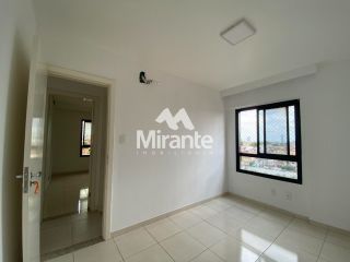 Apartamento Para Alugar com 3 quartos sendo 1 suíte no bairro Santa Mônica em Feira De Santana