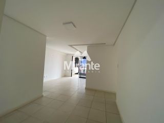 Apartamento Para Alugar com 3 quartos sendo 1 suíte no bairro Santa Mônica em Feira De Santana