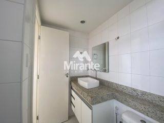 Apartamento Para Alugar com 3 quartos sendo 1 suíte no bairro Santa Mônica em Feira De Santana