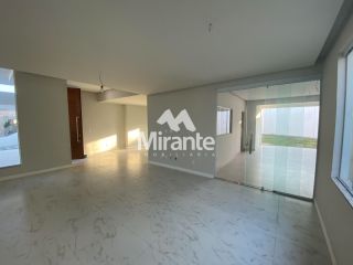 Casa de Condomínio Para Alugar com 3 quartos sendo 3 suítes no bairro Pedra do Descanso em Feira De Santana