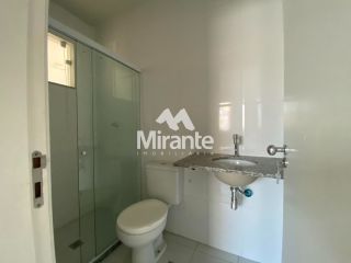 Casa de Condomínio Para Alugar com 3 quartos sendo 3 suítes no bairro Pedra do Descanso em Feira De Santana