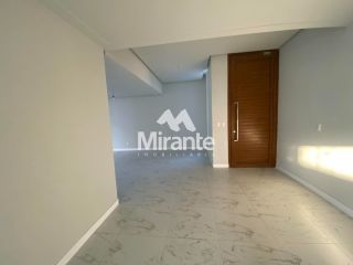 Casa de Condomínio Para Alugar com 3 quartos sendo 3 suítes no bairro Pedra do Descanso em Feira De Santana