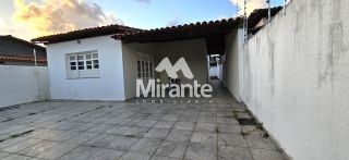 Casa Para Alugar com 5 quartos sendo 1 suíte no bairro Capuchinhos em Feira De Santana